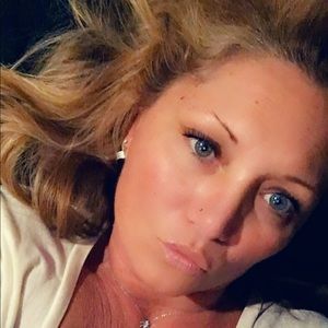 Meet your Posher, Iris